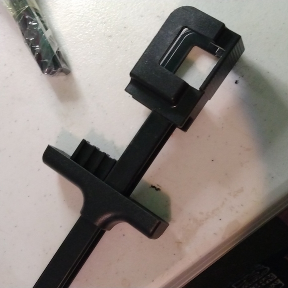 Gun & Flower Rifle Magazine Speed Loader - Picture 2 of 4